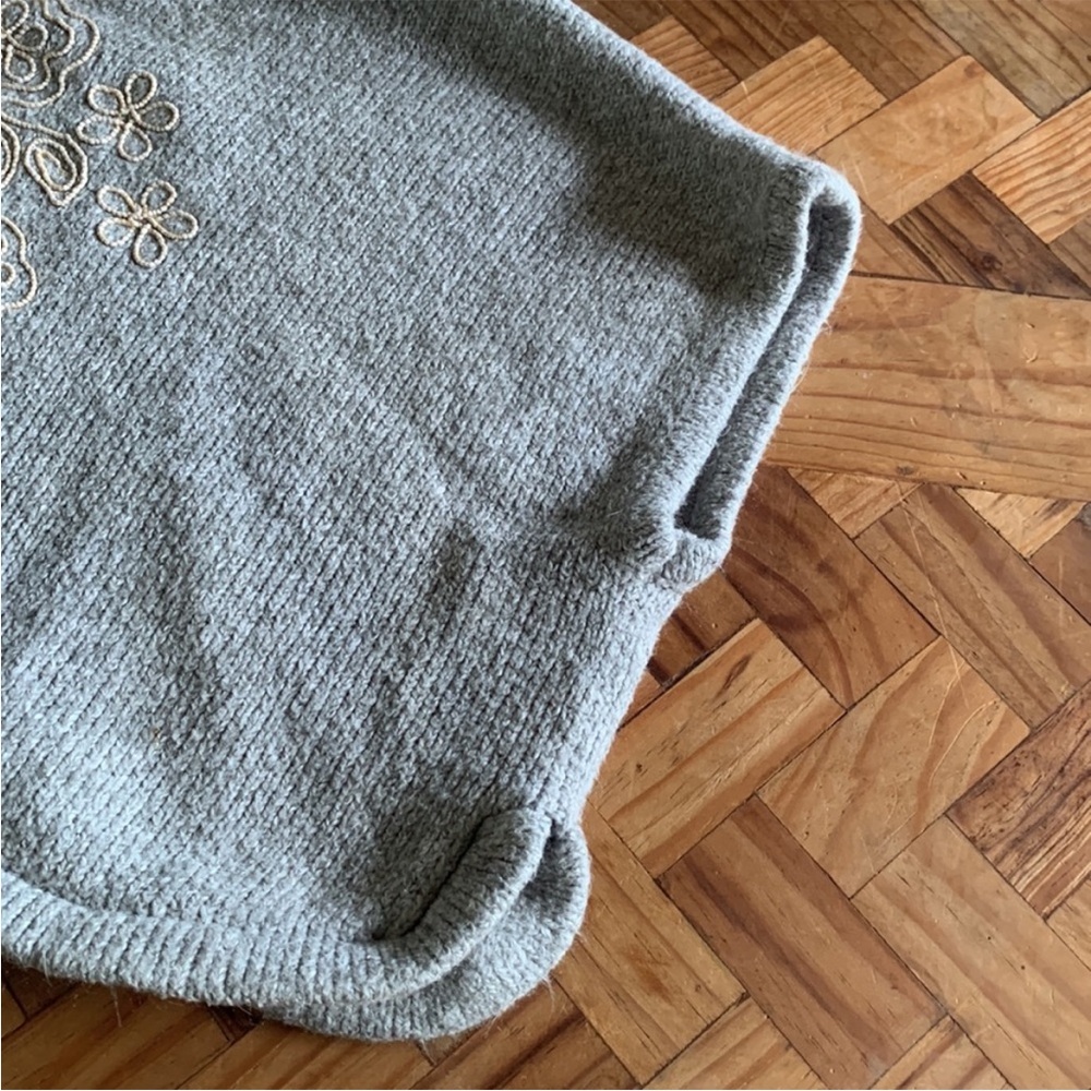 OSHKOSH KIDS GRAY SOFT EMBROIDERED HOODED CAPE — SIZE 3T - Picture 5 of 7